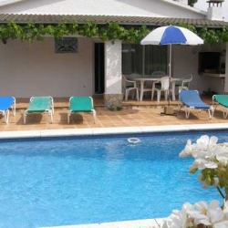 Вилла PALOMAS с бассейном, расположенная в урбанизации La Creu de Lloret в 5 км от Льорет де Мар