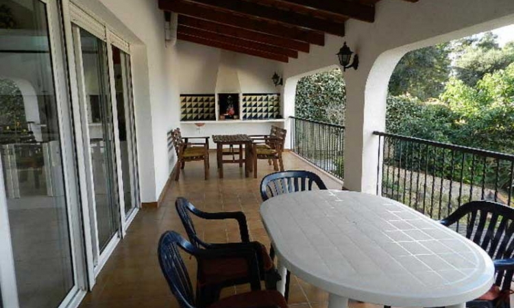 Villa ROSA BLANCA with pool, located in the urbanization Lloret Blau 6 km from Lloret de Mar