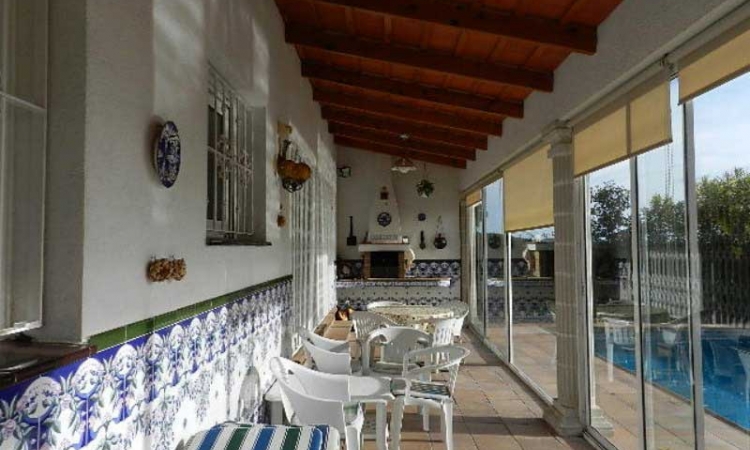 Villa ROSA BLANCA with pool, located in the urbanization Lloret Blau 6 km from Lloret de Mar