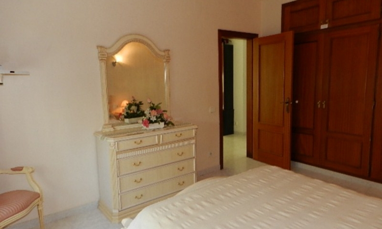 Вилла ROSA BLANCA с бассейном, расположенная в урбанизации Льорет Блау в 6 км от Льорет де Мар