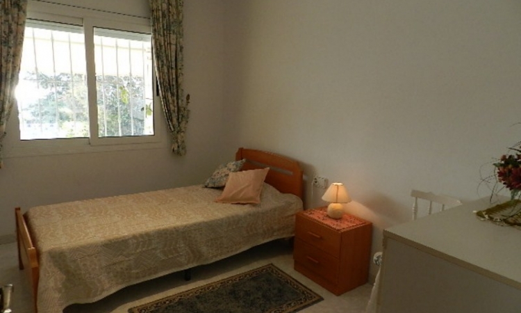 Вилла ROSA BLANCA с бассейном, расположенная в урбанизации Льорет Блау в 6 км от Льорет де Мар