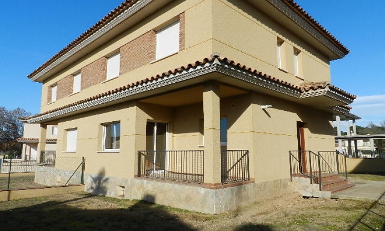 Cottage in the urbanization Mas Flassia, in a quiet residential area of Vidreres