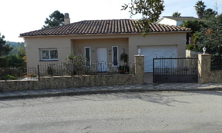 Villa PRIMAVERA with pool, located in the urbanization Lloret Vert 5 km from Lloret de Mar