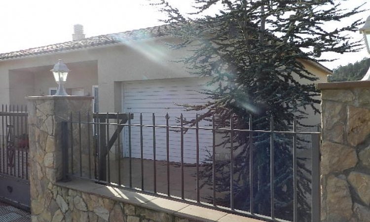 Villa PRIMAVERA with pool, located in the urbanization Lloret Vert 5 km from Lloret de Mar