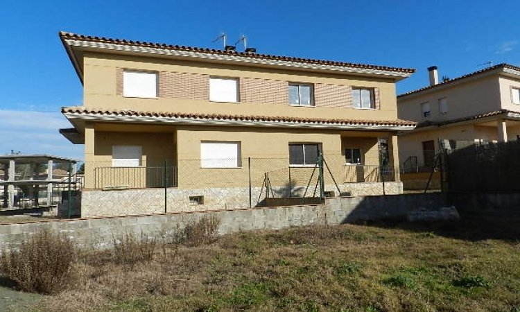 Cottage in the urbanization Mas Flassia, in a quiet residential area of Vidreres