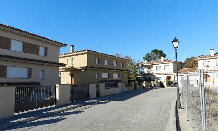 Cottage in the urbanization Mas Flassia, in a quiet residential area of Vidreres