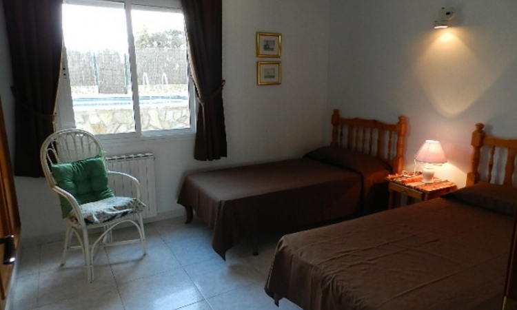 Вилла EVA с бассейном, расположенная в урбанизации Lloret Blau в 6 км от Льорет де Мар.