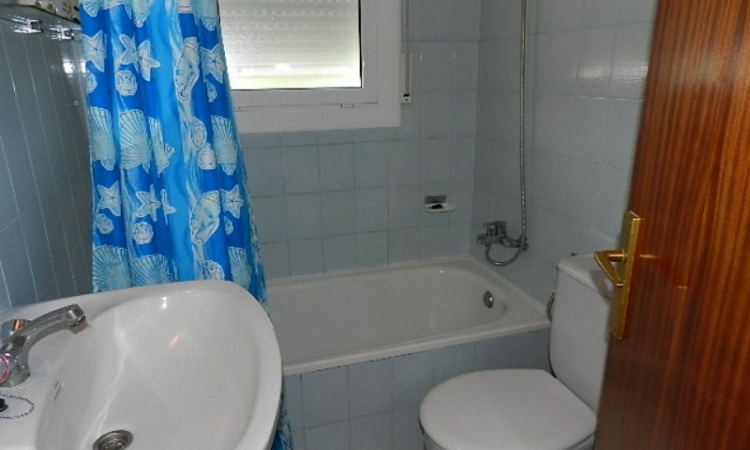 Вилла PALOMAS с бассейном, расположенная в урбанизации La Creu de Lloret в 5 км от Льорет де Мар