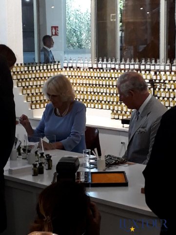 Посещение фабрики парфюмерии и косметики в старинном городе Эз, Франция